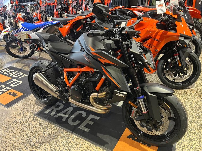 2026 KTM 1390 Super Duke R EVO Super Duke Black