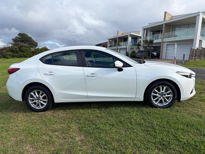 2018 Mazda 3 Neo Sport