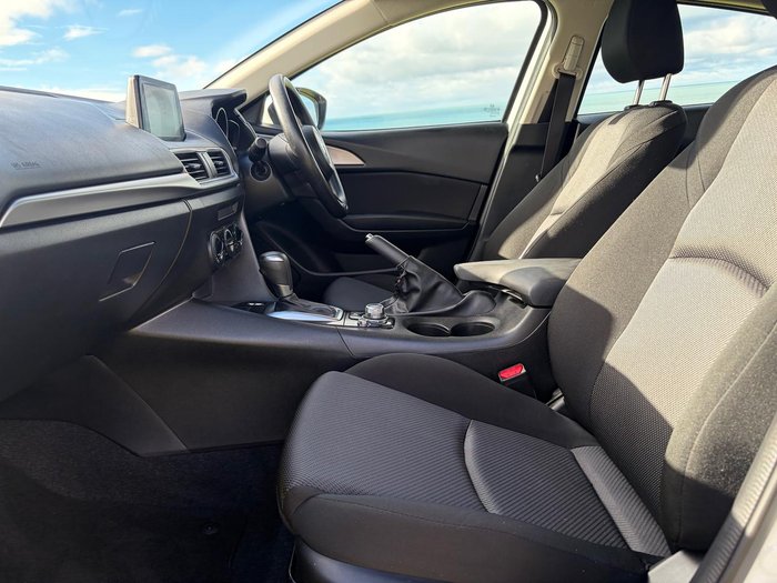 2018 Mazda 3 Neo Sport
