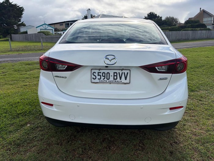 2018 Mazda 3 Neo Sport