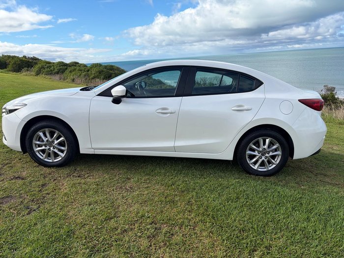 2018 Mazda 3 Neo Sport