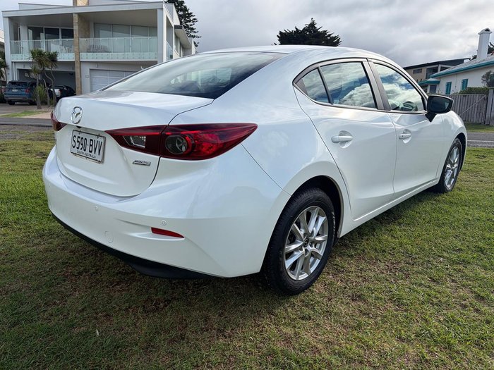 2018 Mazda 3 Neo Sport