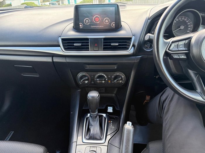 2018 Mazda 3 Neo Sport