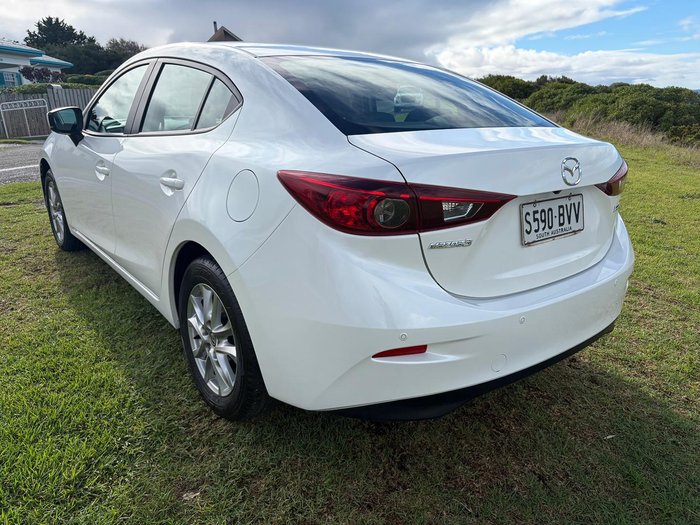 2018 Mazda 3 Neo Sport