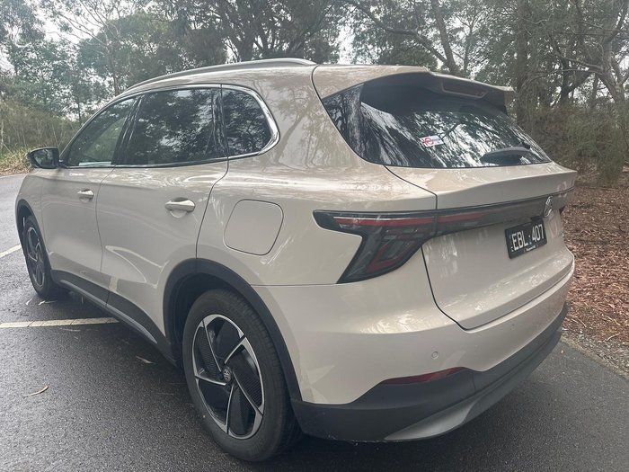 2025 MG MGS5 EV Essence 62 ZS3EM MY25 Champagne Gold