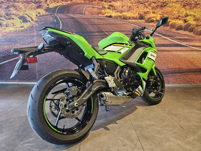 2025 Kawasaki Ninja 650L (LAMS) KRT Edition Ninja Green