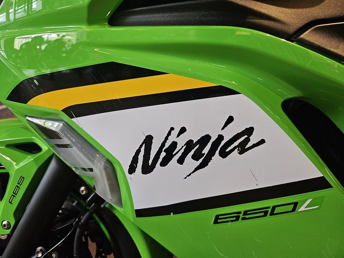 2025 Kawasaki Ninja 650L (LAMS) KRT Edition Ninja Green