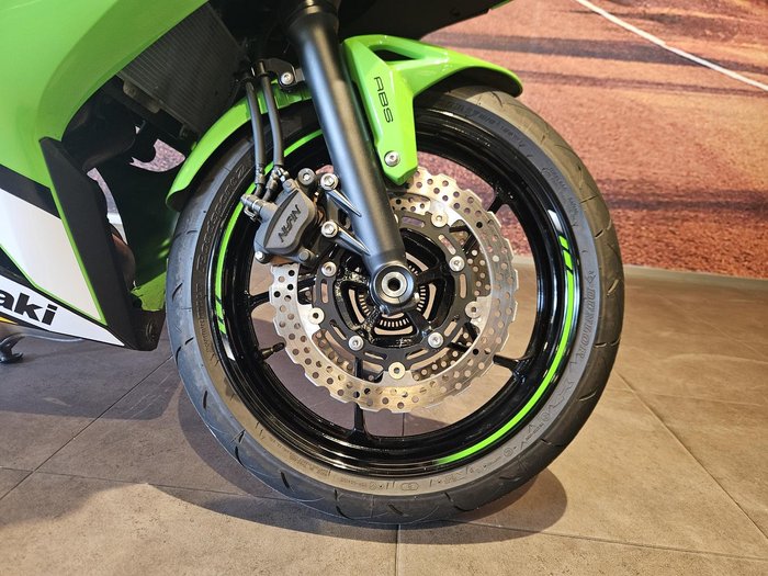 2025 Kawasaki Ninja 650L (LAMS) KRT Edition Ninja Green
