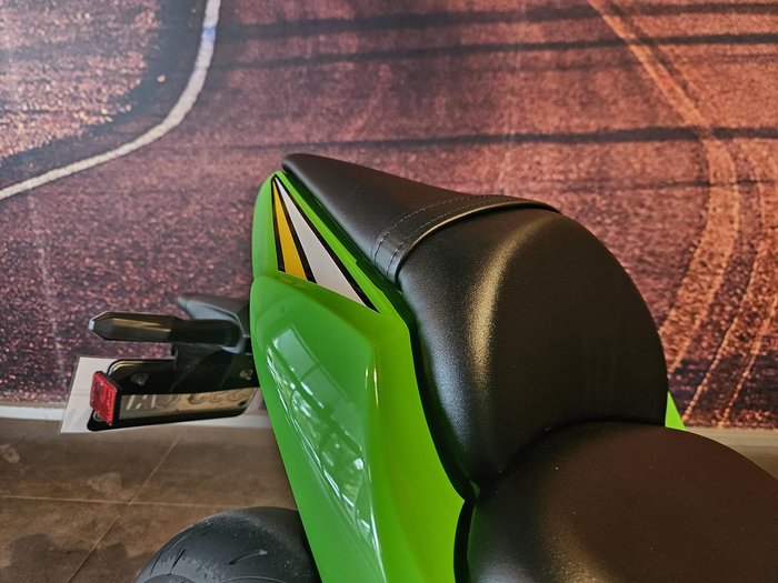 2025 Kawasaki Ninja 650L (LAMS) KRT Edition Ninja Green