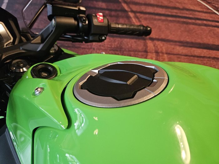 2025 Kawasaki Ninja 650L (LAMS) KRT Edition Ninja Green