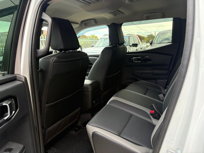 2025 Nissan Navara ST-X