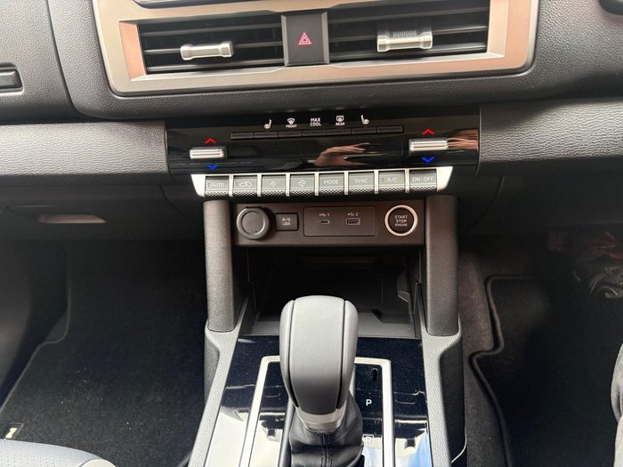 2025 Nissan Navara ST-X