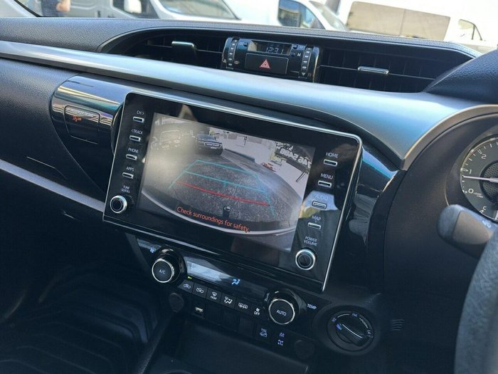 2021 Toyota Hilux SR5