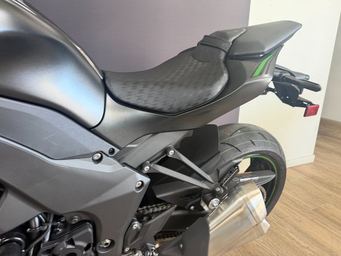 2025 Kawasaki ZR1000 Black