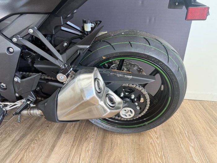 2025 Kawasaki ZR1000 Black