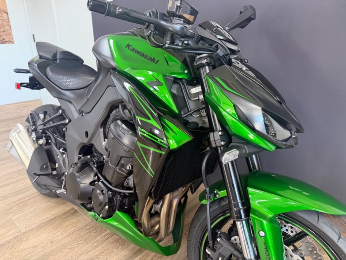 2025 Kawasaki ZR1000 Black