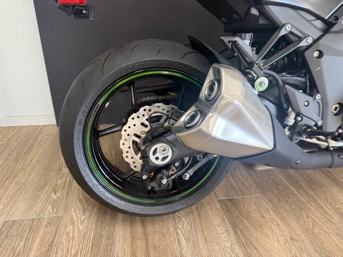 2025 Kawasaki ZR1000 Black
