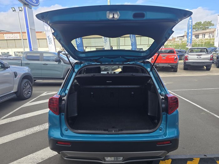 2022 Suzuki Vitara Shadow