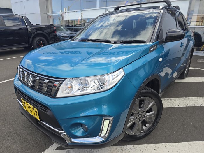 2022 Suzuki Vitara Shadow