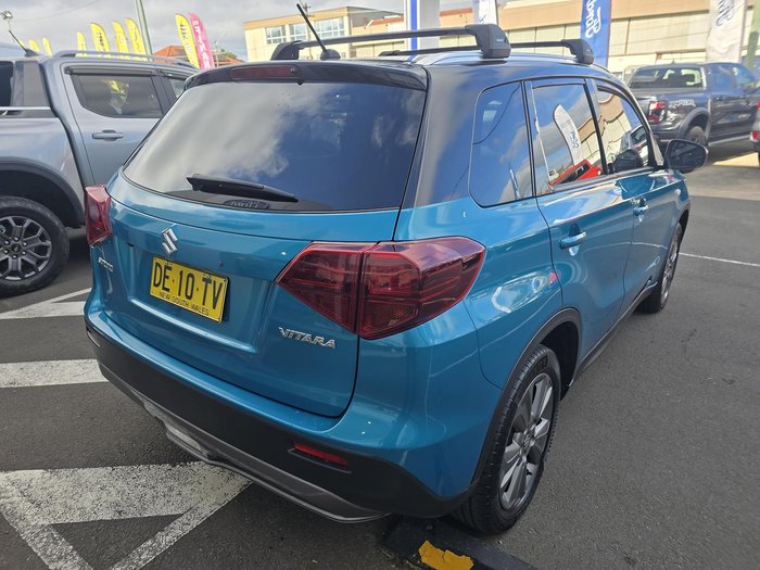 2022 Suzuki Vitara Shadow