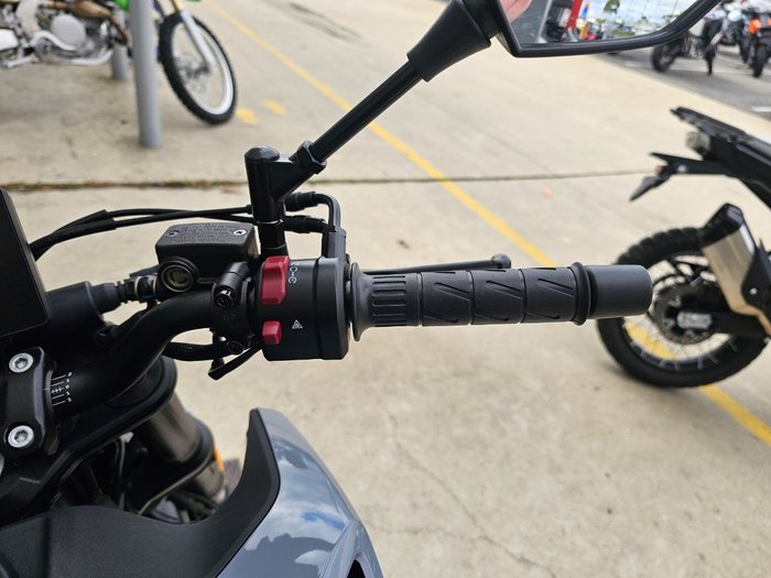 2025 CFMOTO 300 NK ABS Black
