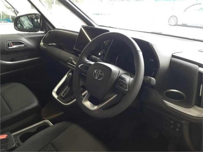 2025 Toyota Noah Hybrid X
