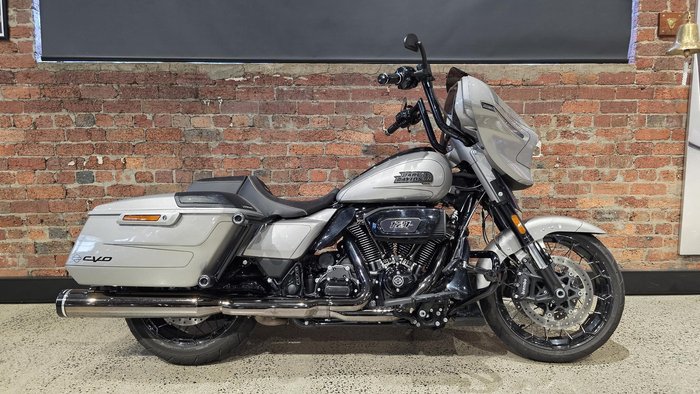 Harley-Davidson CVO Street Glide 121 (FLHXSE) Touring