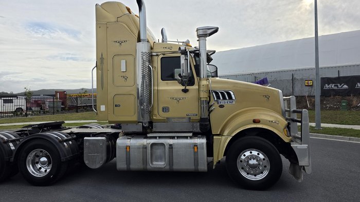 2015 Mack Trident