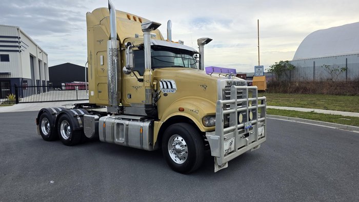 2015 Mack Trident