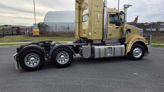 2015 Mack Trident