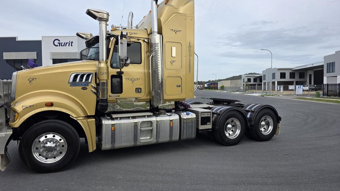 2015 Mack Trident