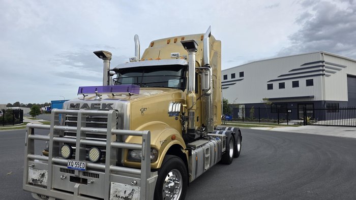 2015 Mack Trident