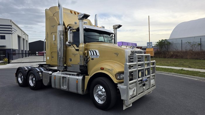 2015 Mack Trident