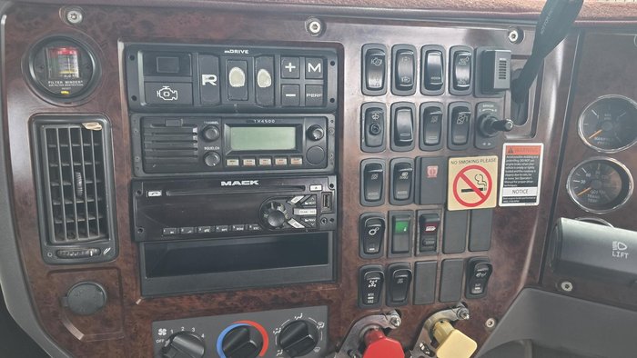 2015 Mack Trident
