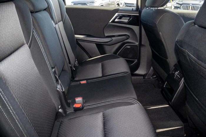 2025 Mitsubishi Outlander ES