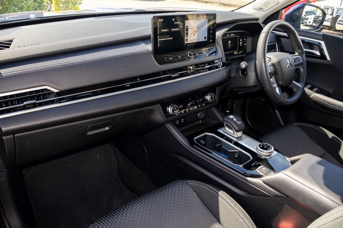 2025 Mitsubishi Outlander ES