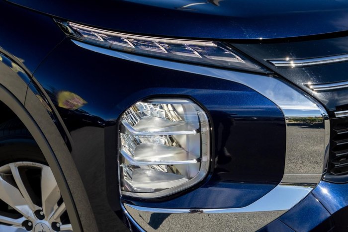 2025 Mitsubishi Outlander ES