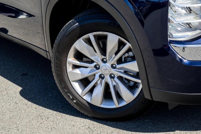 2025 Mitsubishi Outlander ES