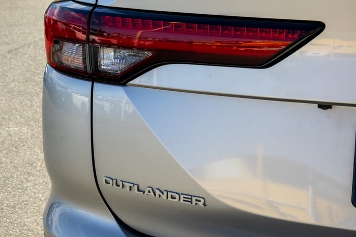 2021 Mitsubishi Outlander ES