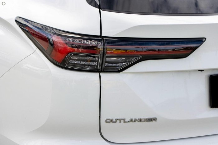 2025 Mitsubishi Outlander LS