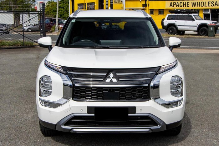 2025 Mitsubishi Outlander LS