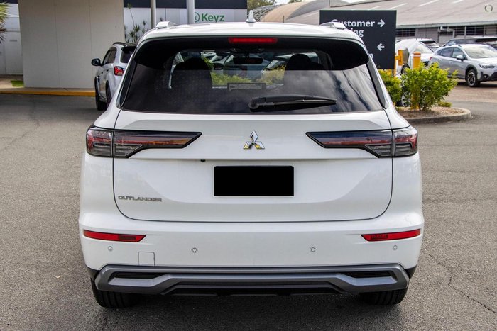 2025 Mitsubishi Outlander LS