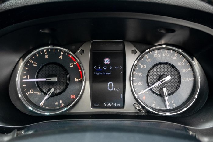 2021 Toyota Hilux SR5