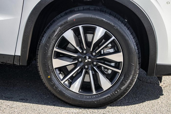 2025 Mitsubishi Outlander LS