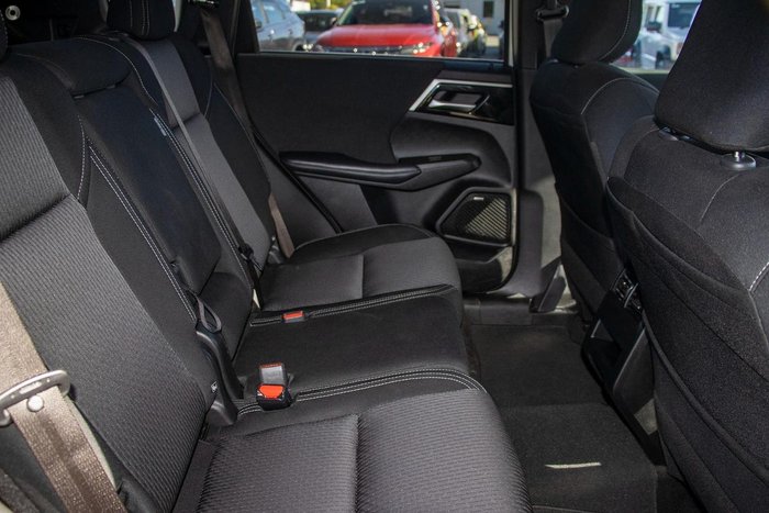 2025 Mitsubishi Outlander LS