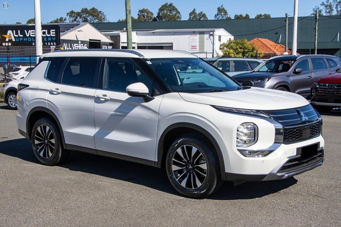 2025 Mitsubishi Outlander LS