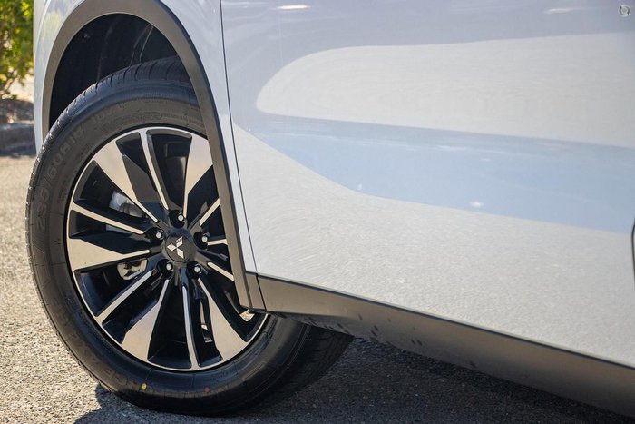 2025 Mitsubishi Outlander LS