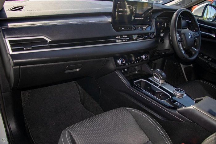 2025 Mitsubishi Outlander LS