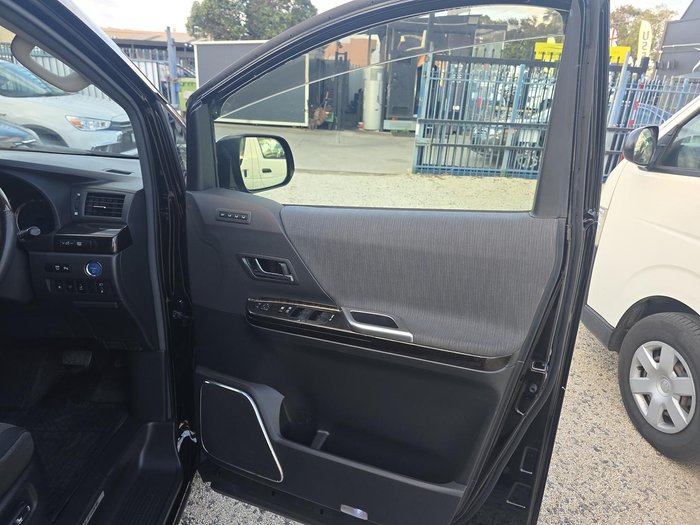 2013 Toyota Vellfire Hybrid ZR