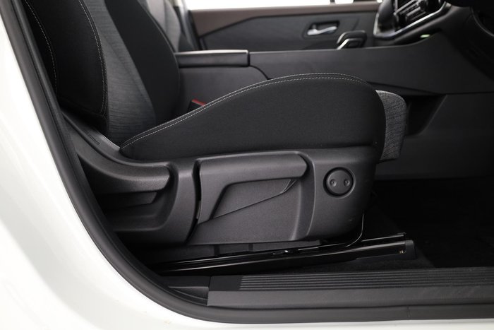 2025 Nissan X-TRAIL ST